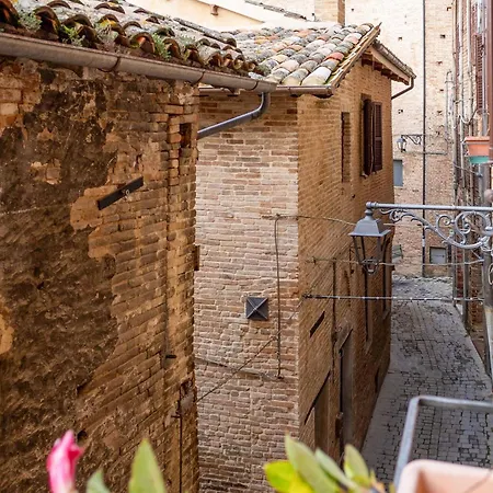 Italian Experience-la Casa Sui Tetti 6 * Sarnano
